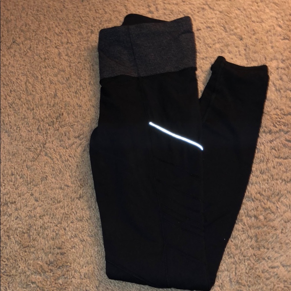 Black detailed LULULEMON